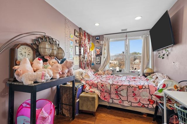 81 Wessagussett Rd, Weymouth, MA 02191