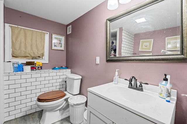 81 Wessagussett Rd, Weymouth, MA 02191