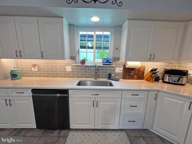 218 WATERFORD WAY, Garnet Valley, PA 19060