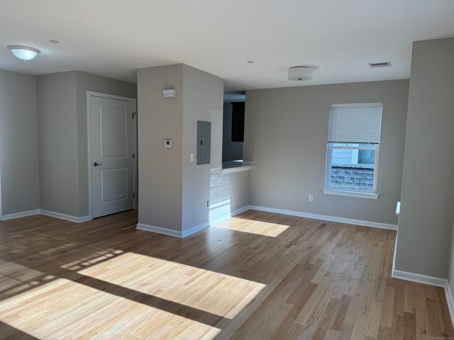 314 Bridgeport Avenue 201, Milford, CT 06460