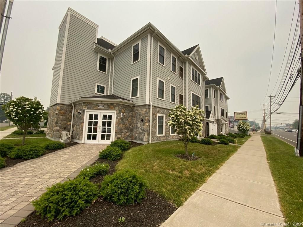 314 Bridgeport Avenue 201, Milford, CT 06460