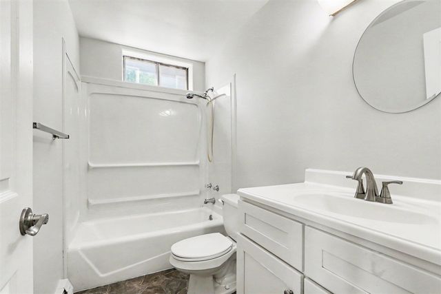 468 Crooked Lake Drive, Kalamazoo, MI 49009
