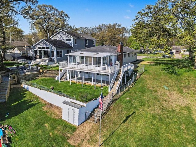 468 Crooked Lake Drive, Kalamazoo, MI 49009