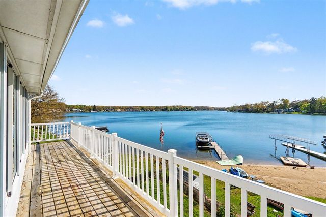 468 Crooked Lake Drive, Kalamazoo, MI 49009