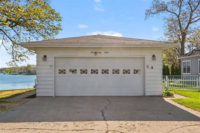 468 Crooked Lake Drive, Kalamazoo, MI 49009