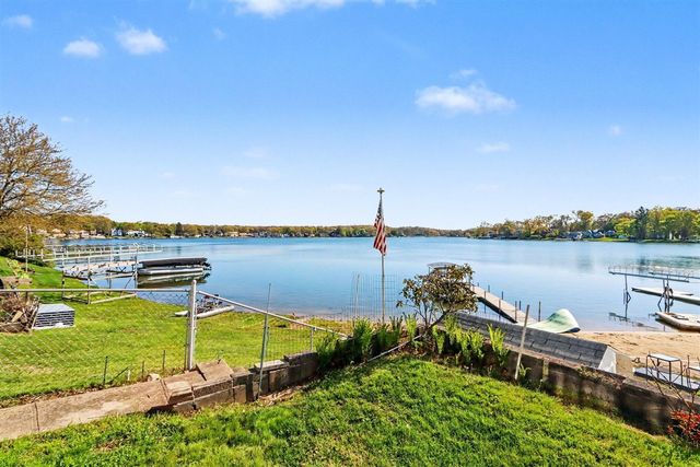 468 Crooked Lake Drive, Kalamazoo, MI 49009