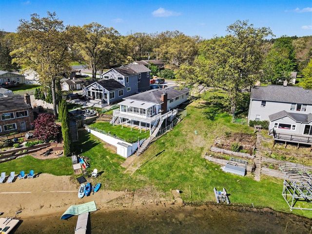 468 Crooked Lake Drive, Kalamazoo, MI 49009