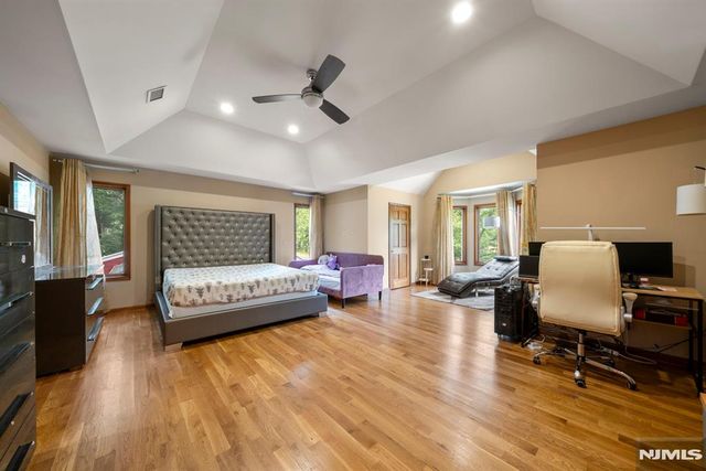 325 Cooper Place, Paramus, NJ 07652