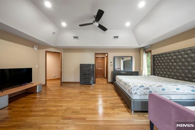 325 Cooper Place, Paramus, NJ 07652