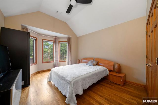 325 Cooper Place, Paramus, NJ 07652