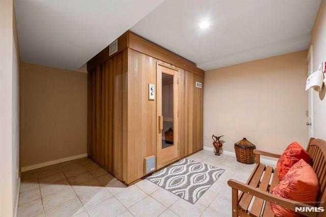 325 Cooper Place, Paramus, NJ 07652
