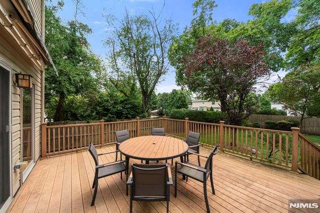325 Cooper Place, Paramus, NJ 07652