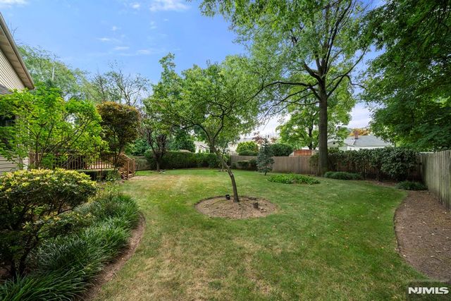 325 Cooper Place, Paramus, NJ 07652