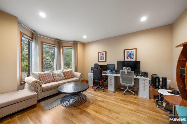 325 Cooper Place, Paramus, NJ 07652