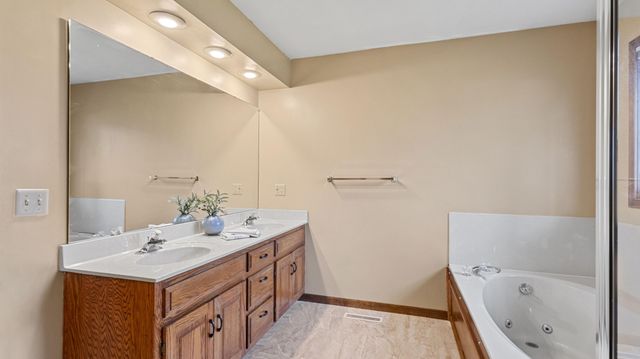 3994 N Pickwick Avenue, Springfield, MO 65803