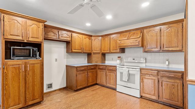 3994 N Pickwick Avenue, Springfield, MO 65803