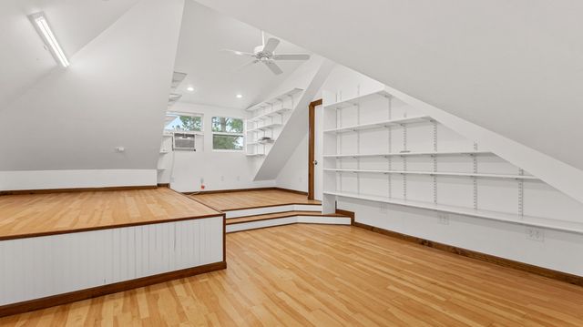 3994 N Pickwick Avenue, Springfield, MO 65803