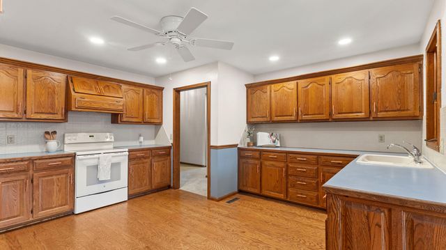 3994 N Pickwick Avenue, Springfield, MO 65803