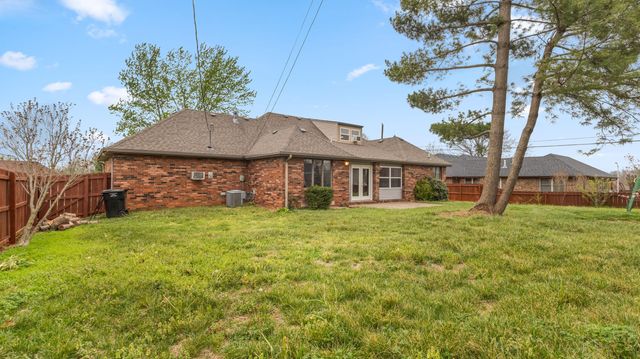 3994 N Pickwick Avenue, Springfield, MO 65803