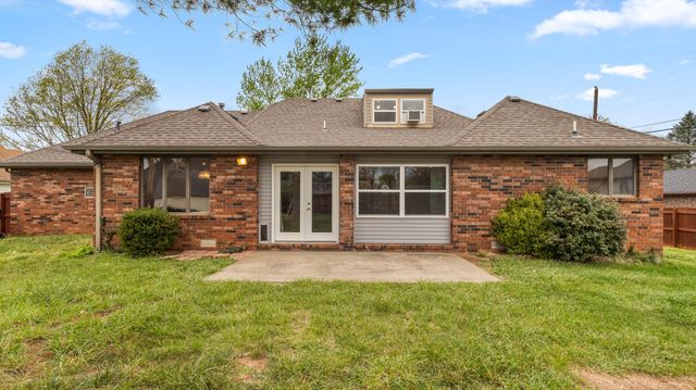 3994 N Pickwick Avenue, Springfield, MO 65803