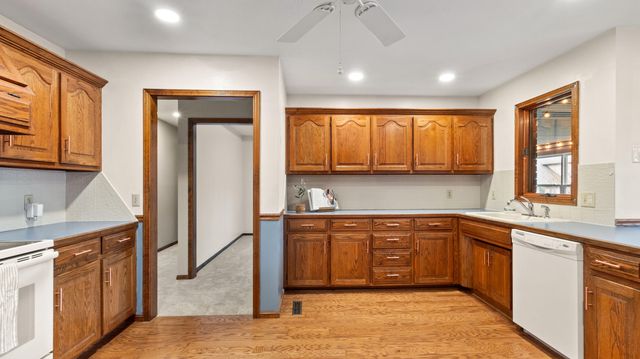 3994 N Pickwick Avenue, Springfield, MO 65803