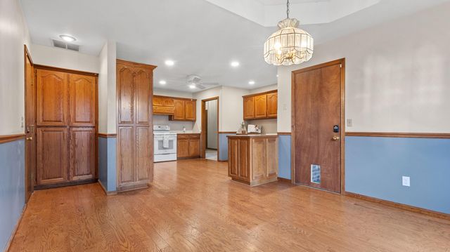 3994 N Pickwick Avenue, Springfield, MO 65803