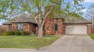 3994 N Pickwick Avenue, Springfield, MO 65803