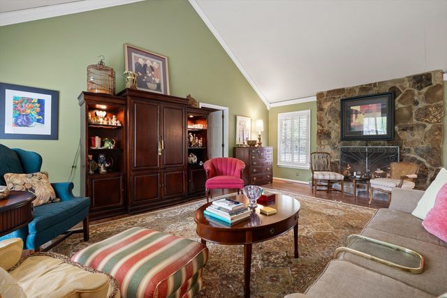 935 Dunsinane Road, Signal Mountain, TN 37377
