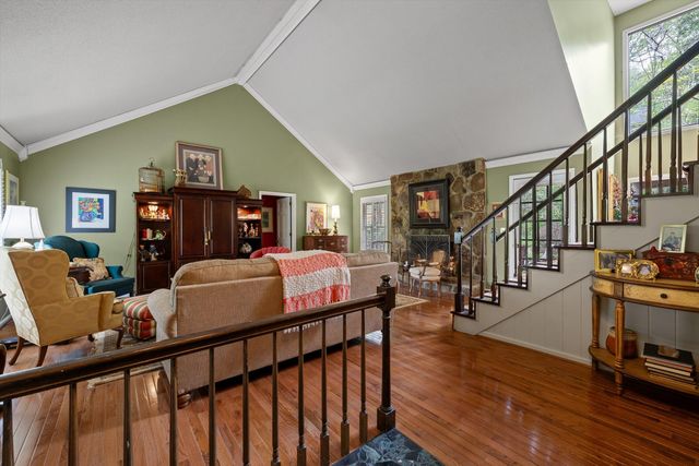 935 Dunsinane Road, Signal Mountain, TN 37377