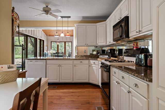 935 Dunsinane Road, Signal Mountain, TN 37377