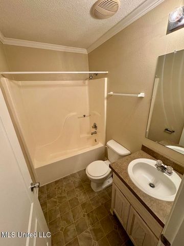 8133 Rue Hollifield, Ocean Springs, MS 39564