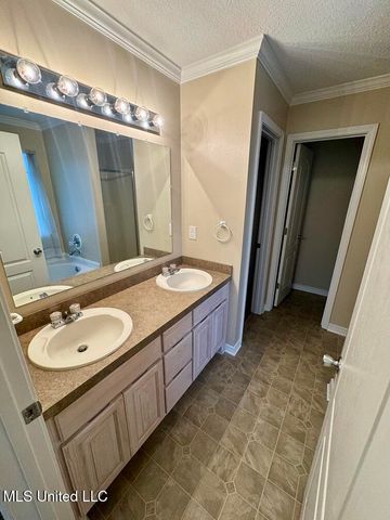 8133 Rue Hollifield, Ocean Springs, MS 39564