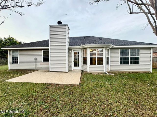 8133 Rue Hollifield, Ocean Springs, MS 39564