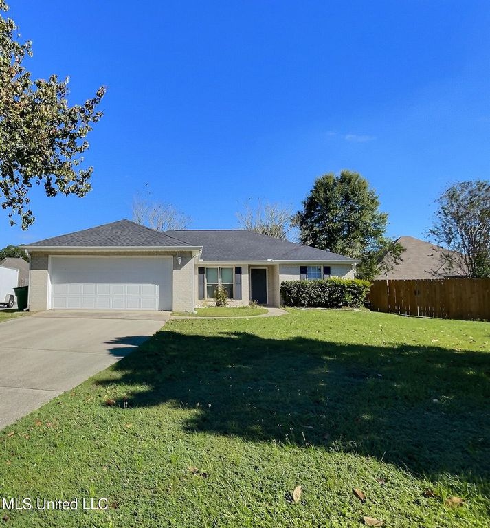 8133 Rue Hollifield, Ocean Springs, MS 39564