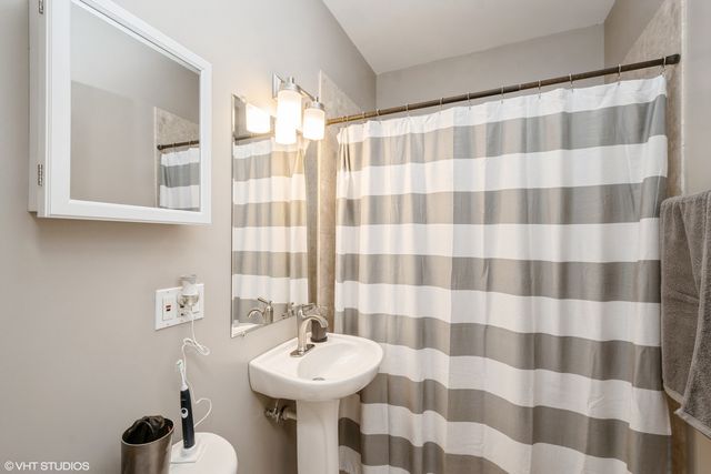 2901 W Washington Boulevard 2, Chicago, IL 60612