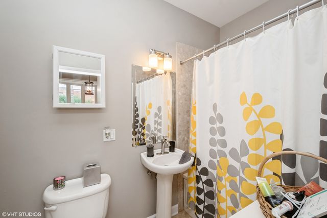 2901 W Washington Boulevard 2, Chicago, IL 60612