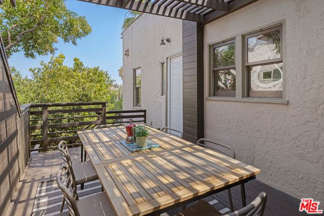830 Robinson Street, Los Angeles, CA 90026