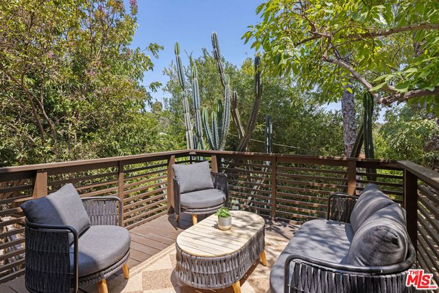 830 Robinson Street, Los Angeles, CA 90026