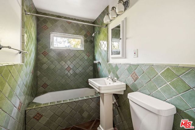 830 Robinson Street, Los Angeles, CA 90026