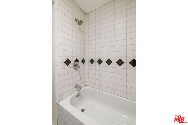 830 Robinson Street, Los Angeles, CA 90026