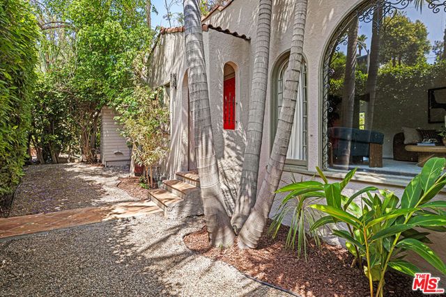 830 Robinson Street, Los Angeles, CA 90026