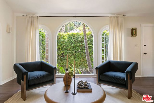 830 Robinson Street, Los Angeles, CA 90026