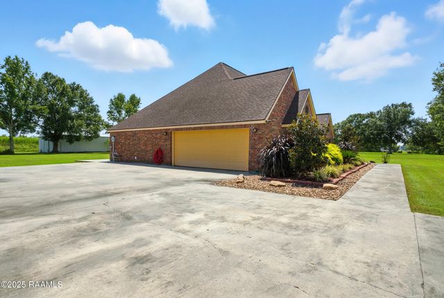 1141 Lake Martin Road, Breaux Bridge, LA 70517