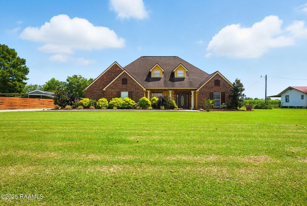 1141 Lake Martin Road, Breaux Bridge, LA 70517