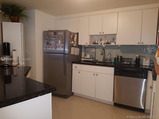 801 Brickell Bay Dr 765, Miami, FL 33131