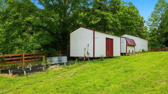 157 Lena Loop, Burns, TN 37029