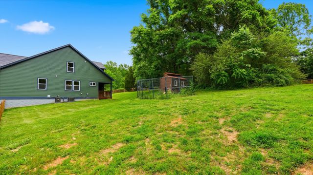 157 Lena Loop, Burns, TN 37029