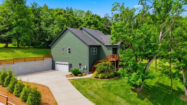 157 Lena Loop, Burns, TN 37029