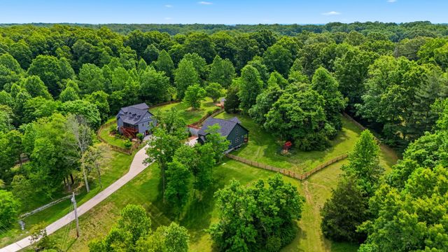 157 Lena Loop, Burns, TN 37029