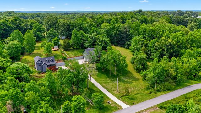157 Lena Loop, Burns, TN 37029